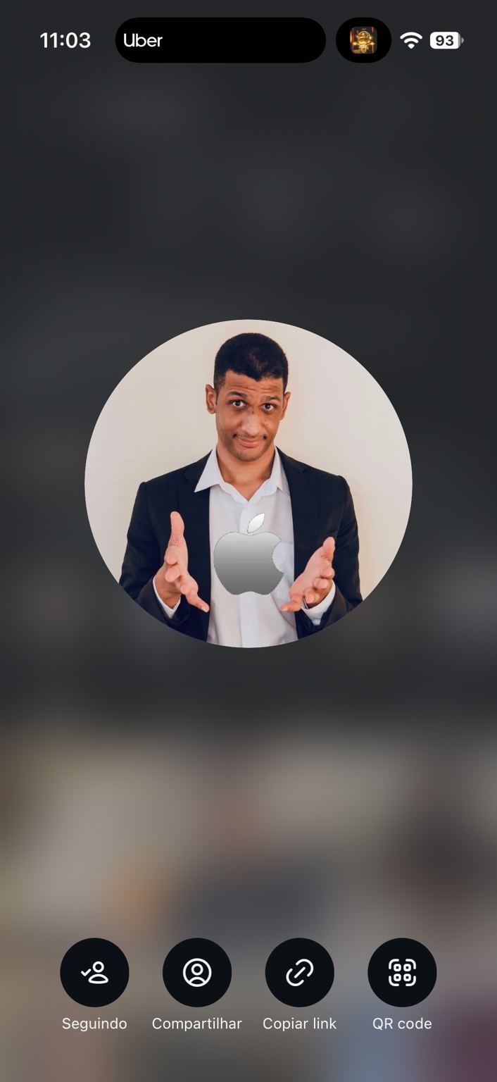 Retrato do Wayne fornecido como referência para a marca